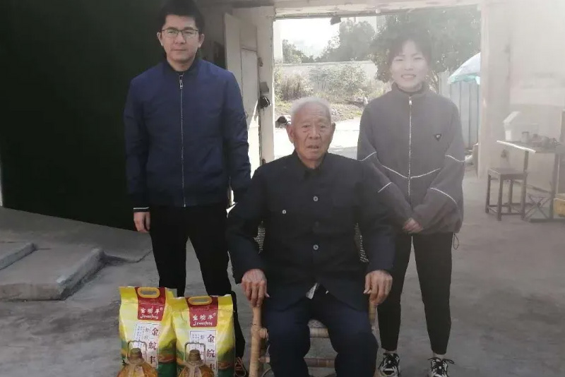 國(guó)達(dá)城建黨支部看望志愿軍老戰(zhàn)士柴萬(wàn)堂